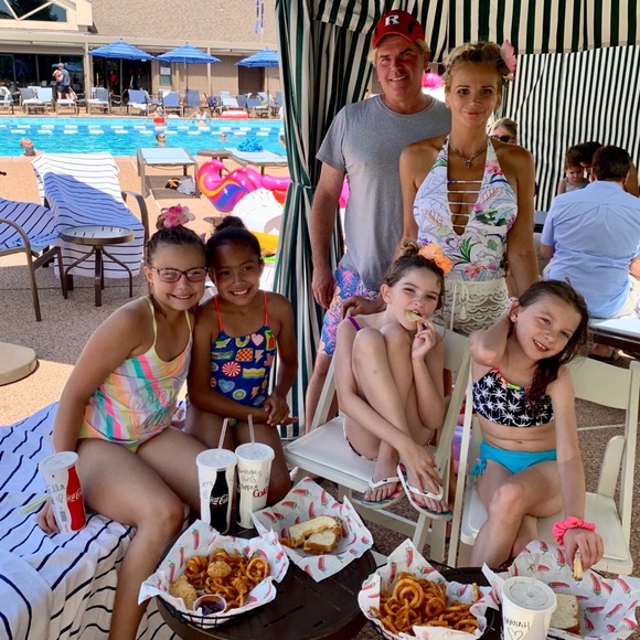 Meet your Posher, Jennifer - Picture 3 of 3